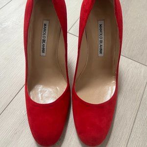 Manolo Blahnik suede Red rounded toe pumps